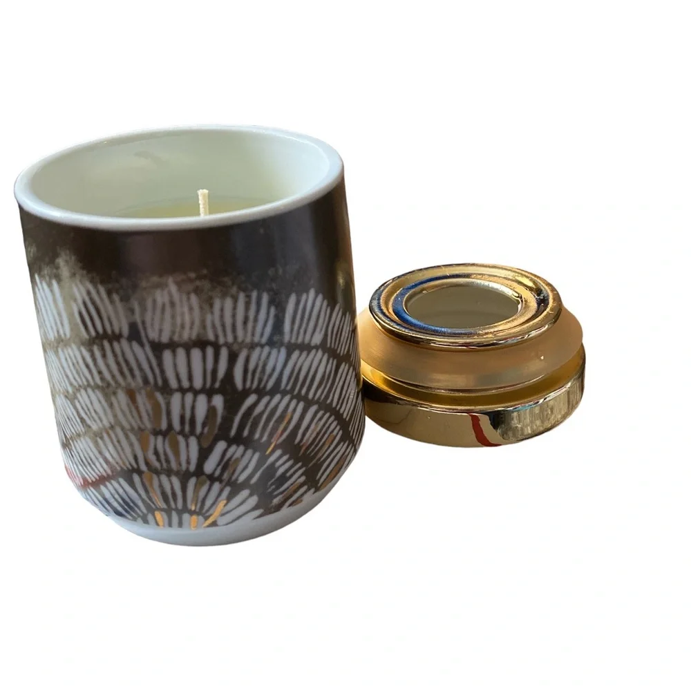 Anthropologie Illume Soy Candle GOLDEN AMBER 7.2 oz NEW Ceramic Jar with Lid - Picture 3 of 4